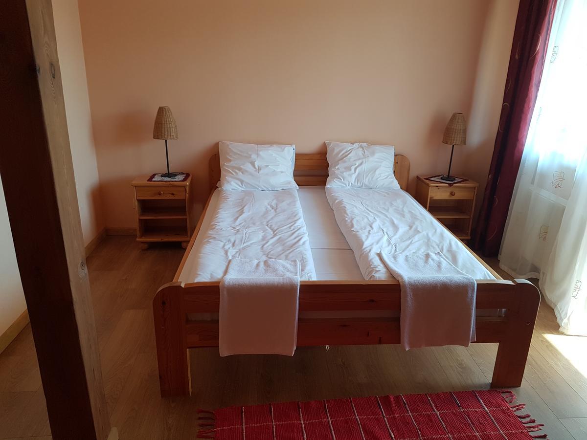 Aitinlauvas Hotel Tīreļi Eksteriør billede