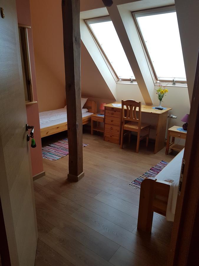 Aitinlauvas Hotel Tīreļi Eksteriør billede