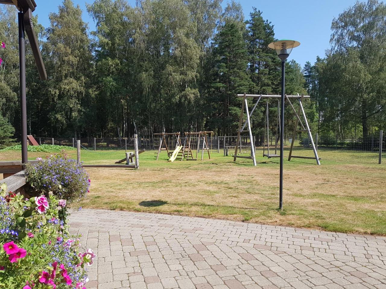 Aitinlauvas Hotel Tīreļi Eksteriør billede
